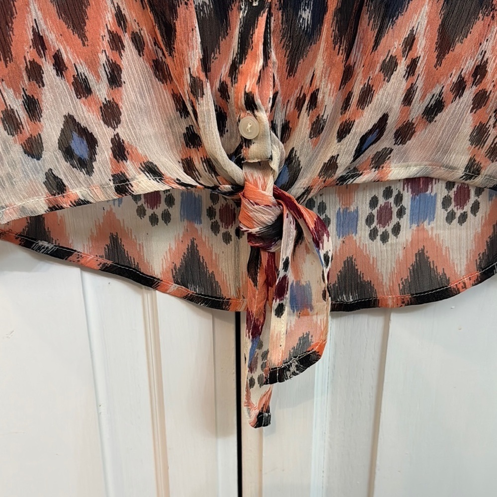 Lucky Brand Tie Front Blouse. Patterned. Size S. - Picture 5 of 7